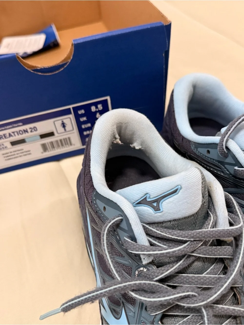 Mizuno Women's Wave Creation  Running Sneakers size 8.5 with original box